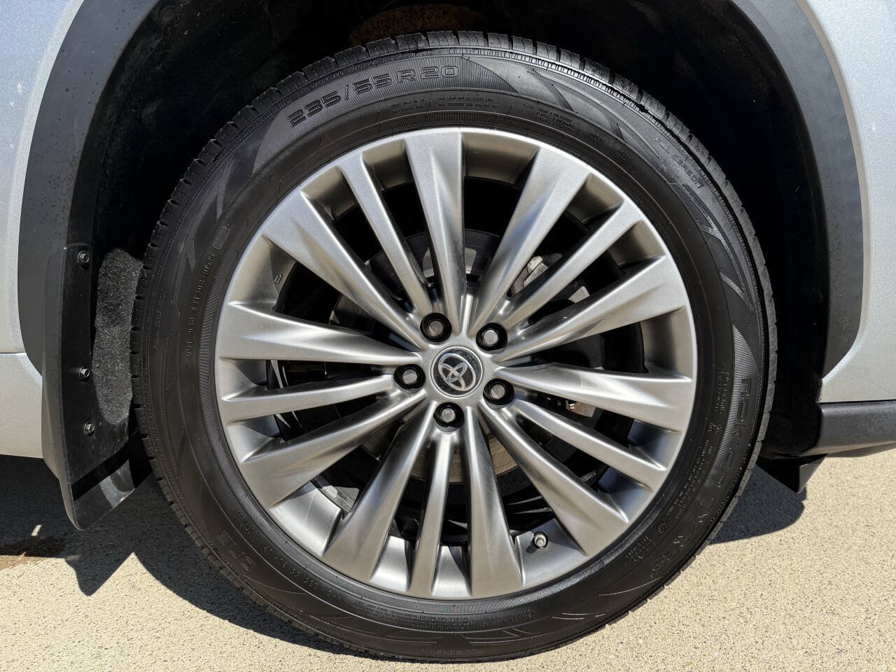 Used 2021 Toyota Highlander Limited AWD/4WD image 11