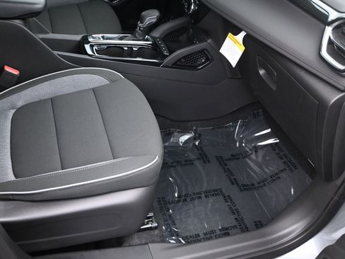 New 2025 Chevrolet TrailBlazer LT w/ Convenience Package FWD image 14