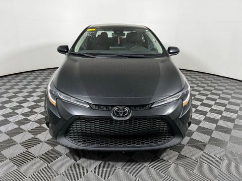 Used 2020 Toyota Corolla LE image 2