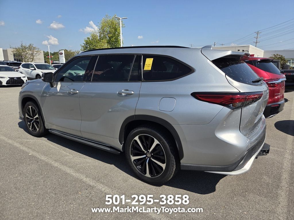Used 2021 Toyota Highlander XSE FWD image 5