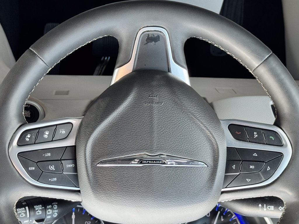 Used 2024 Chrysler Pacifica Touring-L FWD image 20