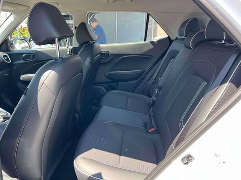 Used 2025 Hyundai Venue Limited FWD image 18