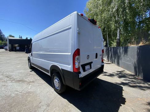 Used 2026 RAM ProMaster 2500 w/ Convenience Group FWD image 4