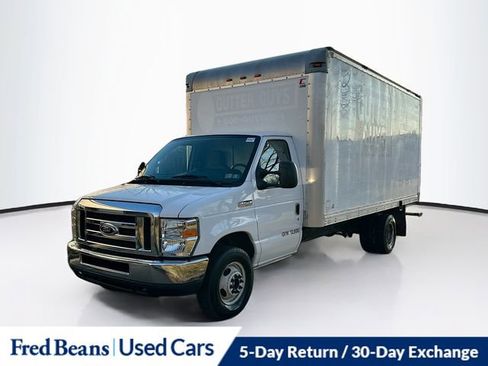 Used 2016 Ford E-450 and Econoline 450 Super Duty image 3