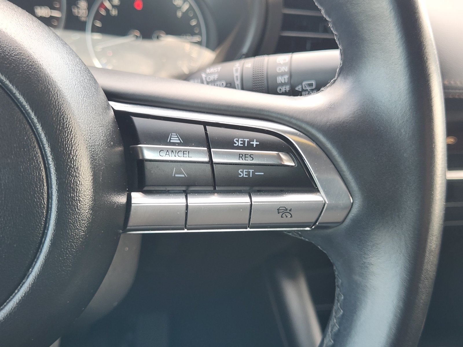 Used 2023 MAZDA MAZDA3 s FWD image 32