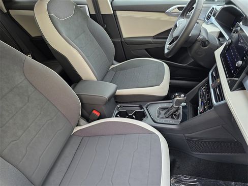 New 2025 Volkswagen Taos SE image 10