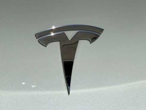 Used 2022 Tesla Model Y Long Range image 42