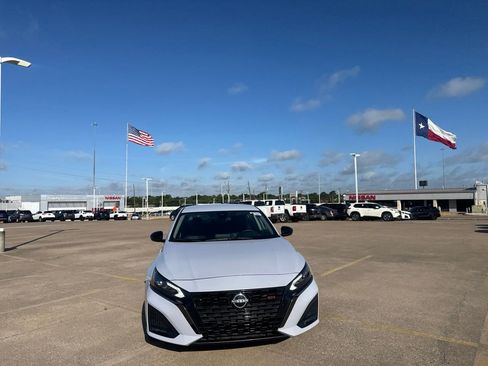 Certified 2025 Nissan Altima 2.5 SR FWD image 5