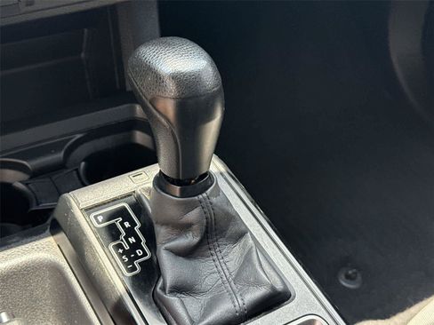 Used 2022 Toyota Tacoma SR AWD/4WD image 29