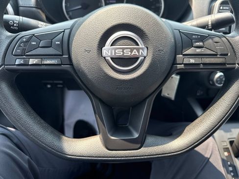 Used 2023 Nissan Versa S FWD image 12