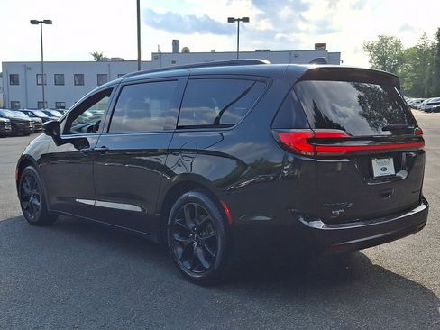 Used 2025 Chrysler Pacifica Limited FWD image 4