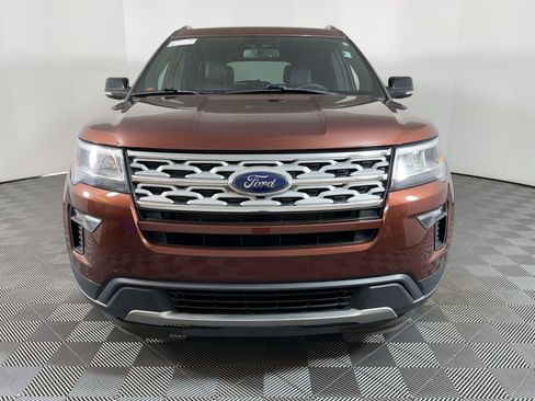 Used 2018 Ford Explorer XLT w/ Equipment Group 202A image 5