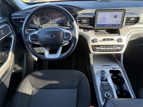 Certified 2023 Ford Explorer XLT w/ Class IV Trailer Tow Package image 8