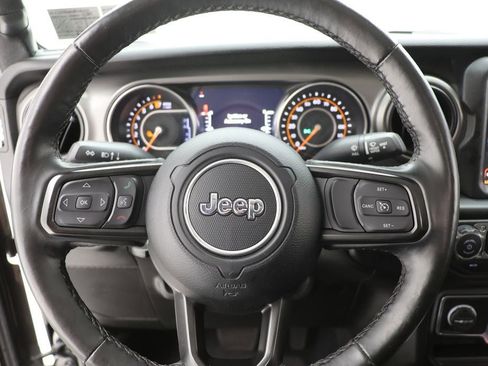 Used 2022 Jeep Gladiator Sport AWD/4WD image 14