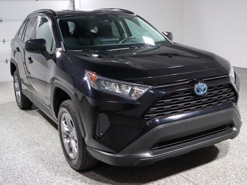 Used 2022 Toyota RAV4 LE AWD/4WD image 5