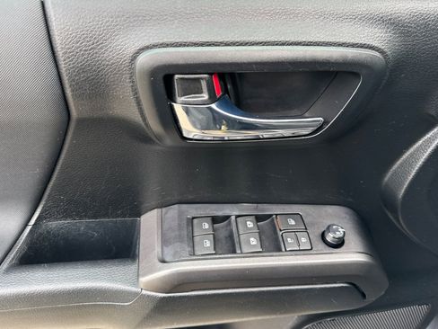 Used 2021 Toyota Tacoma TRD Off-Road w/ Technology Package image 11