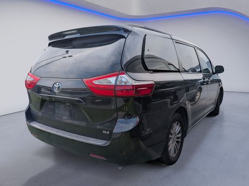 Used 2015 Toyota Sienna XLE FWD image 8