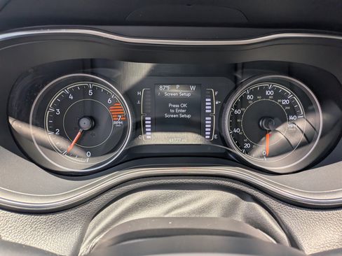 Used 2019 Jeep Cherokee Latitude Plus AWD/4WD image 28