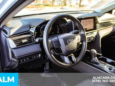 Used 2025 Toyota Camry LE image 30