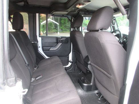 Used 2015 Jeep Wrangler Unlimited Sport w/ Quick Order Package 23S AWD/4WD image 15