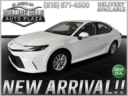 Used 2025 Toyota Camry LE w/ Convenience Package FWD image 1