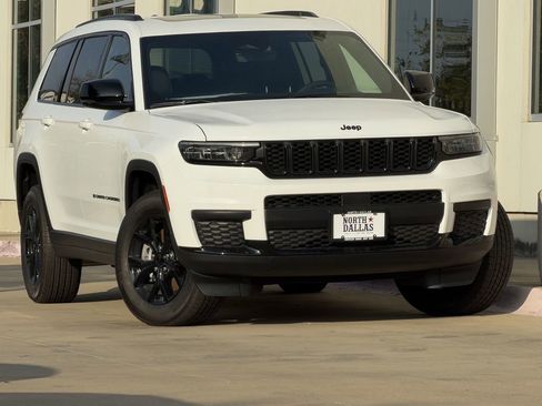 New 2025 Jeep Grand Cherokee L Altitude AWD/4WD image 2