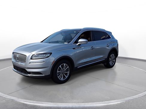 Used 2022 Lincoln Nautilus Reserve w/ Luxury Package AWD/4WD image 4