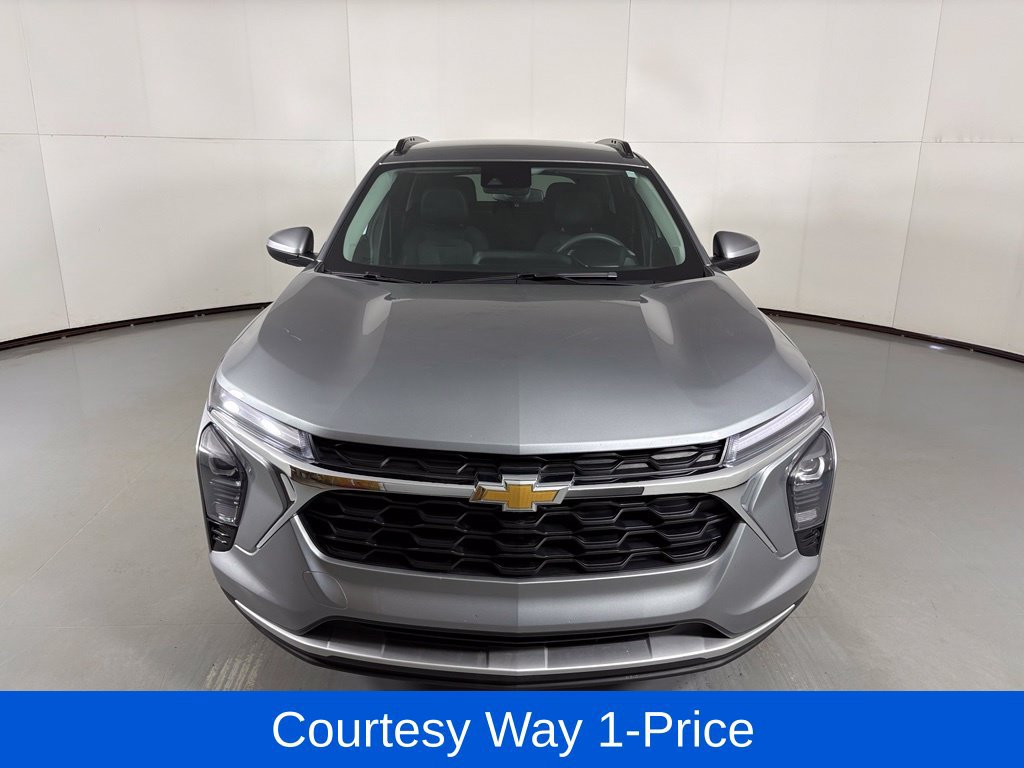 Used 2024 Chevrolet Trax LT FWD image 4