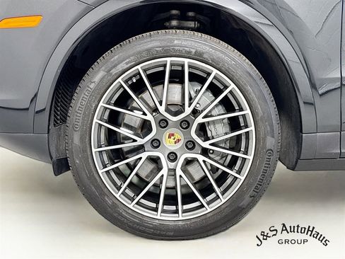 Used 2023 Porsche Cayenne S AWD/4WD image 39