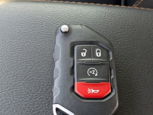 Used 2021 Jeep Gladiator Overland AWD/4WD image 38