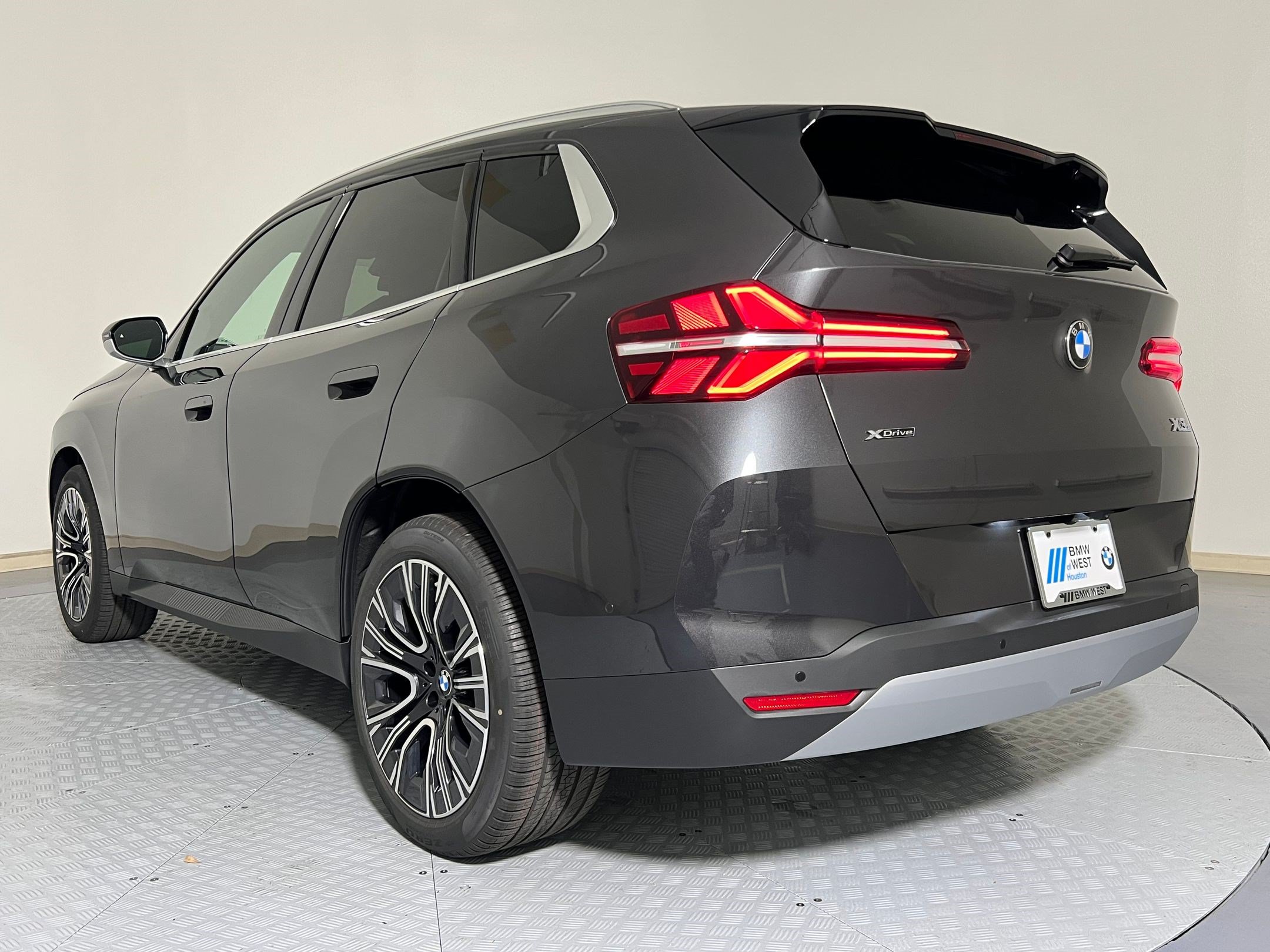 Used 2026 BMW X3 xDrive30i w/ Convenience Package AWD/4WD image 3