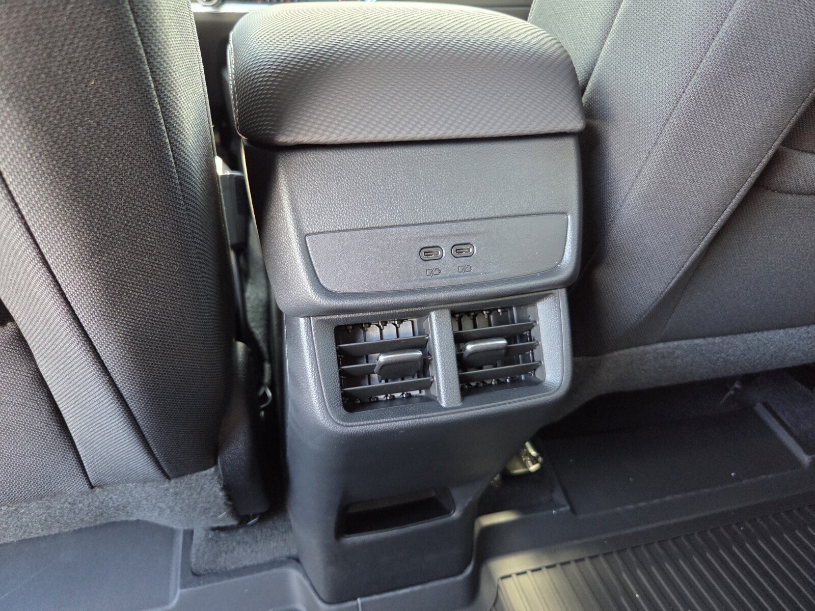 New 2027 Chevrolet Equinox LT w/ Safety and Technology Package FWD image 11