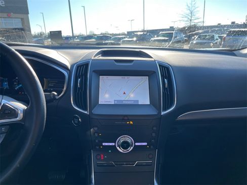 Used 2020 Ford Edge Titanium image 9