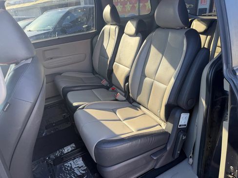 Used 2017 Kia Sedona LX w/ LX Essentials Premium Package FWD image 21