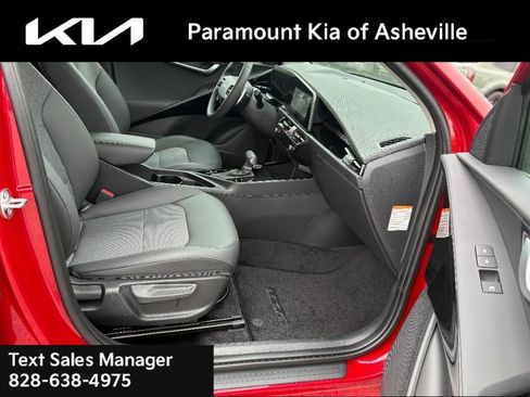 New 2025 Kia Niro EX image 19