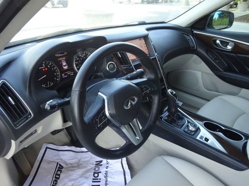 Used 2018 INFINITI Q50 Luxe w/ Essential Package (3.0T Luxe) RWD image 11
