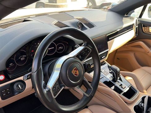 Used 2020 Porsche Cayenne AWD/4WD image 12