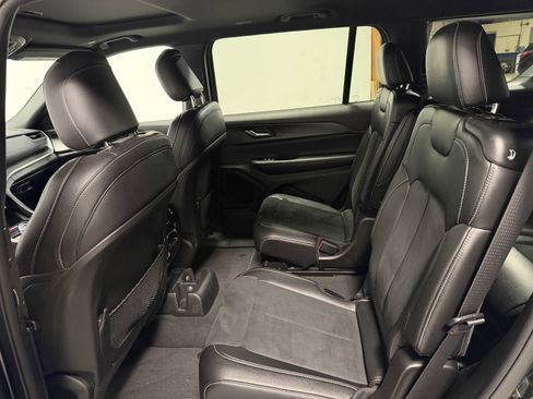 Used 2024 Jeep Grand Cherokee L Altitude image 25