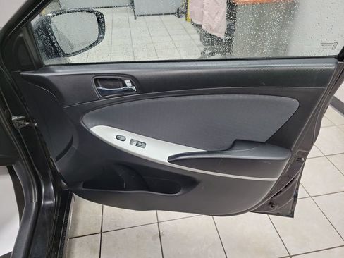 Used 2013 Hyundai Accent SE image 24