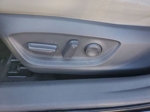 Used 2019 Toyota Camry SE image 19