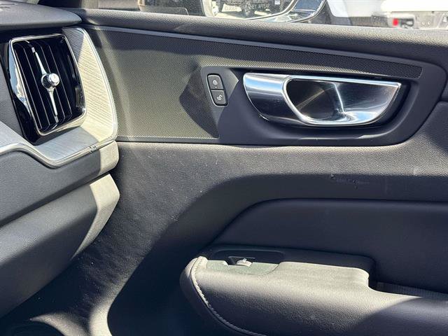 Used 2025 Volvo XC60 B5 Plus AWD/4WD image 30