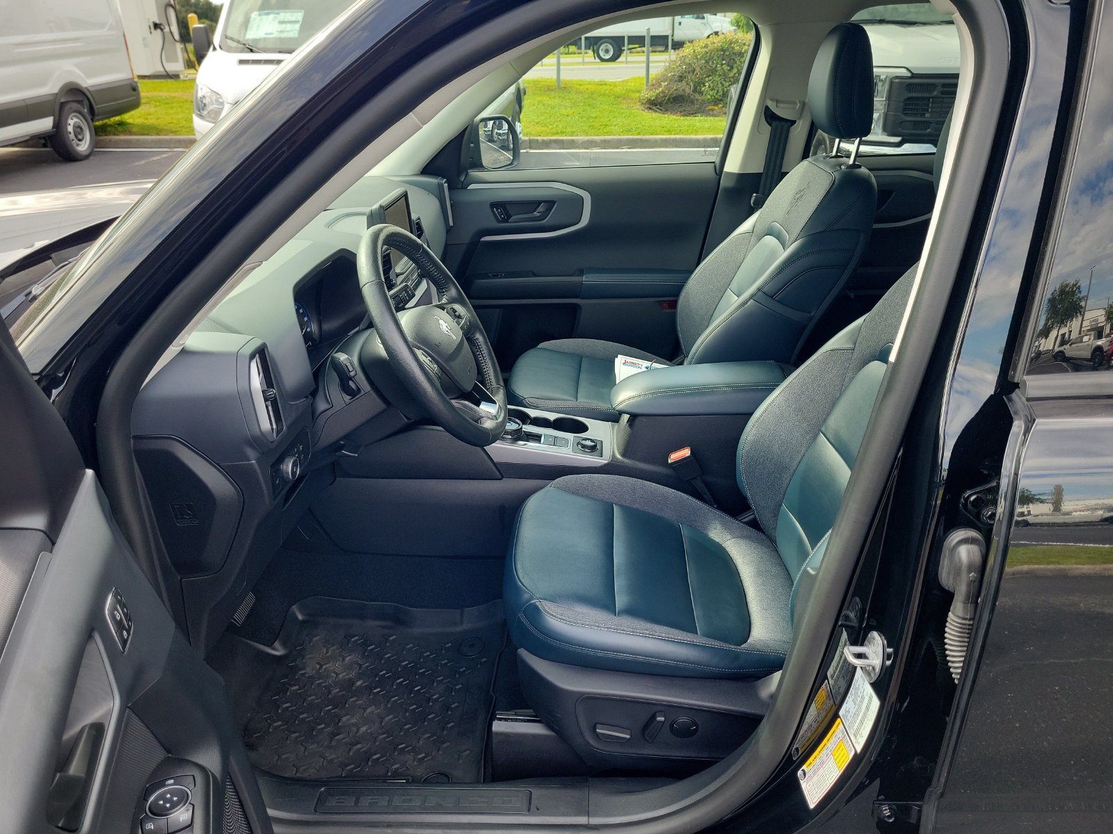 Used 2023 Ford Bronco Sport Outer Banks w/ Tech Package AWD/4WD image 17
