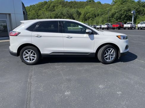 Used 2024 Ford Edge SEL w/ Convenience Package AWD/4WD image 2