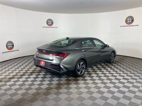 Used 2025 Hyundai Elantra SEL FWD image 19