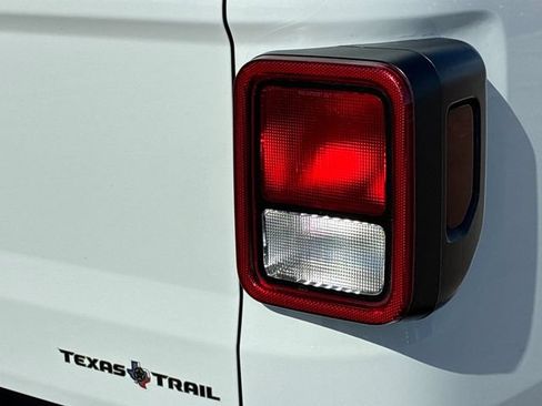 Used 2022 Jeep Gladiator Sport AWD/4WD image 30