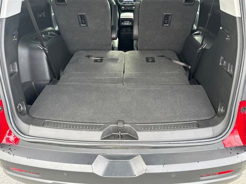 Used 2022 GMC Acadia AT4 w/ Technology Package image 18