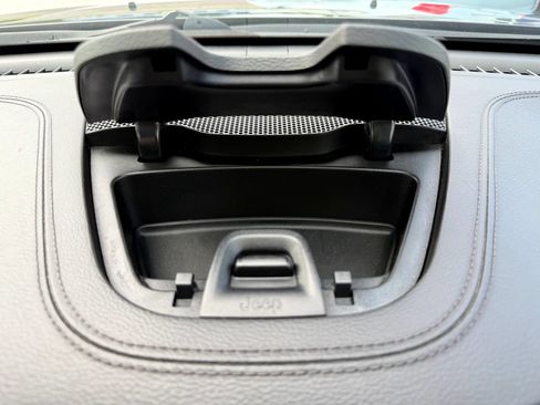 Used 2019 Jeep Cherokee Latitude Plus AWD/4WD image 35