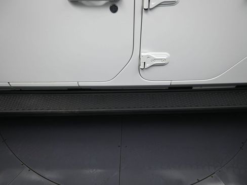 Used 2023 Jeep Gladiator Overland image 10