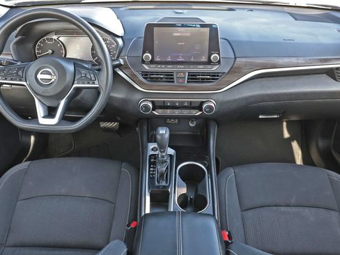 Used 2023 Nissan Altima 2.5 SV FWD image 2