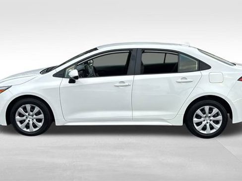 Used 2024 Toyota Corolla LE image 3